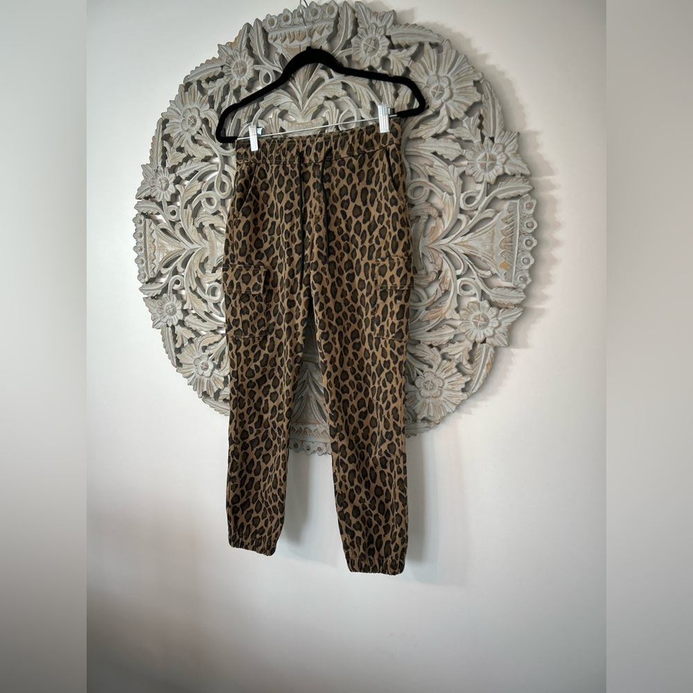 Fashion Nova leopard animal print straights leg pants size xsmall